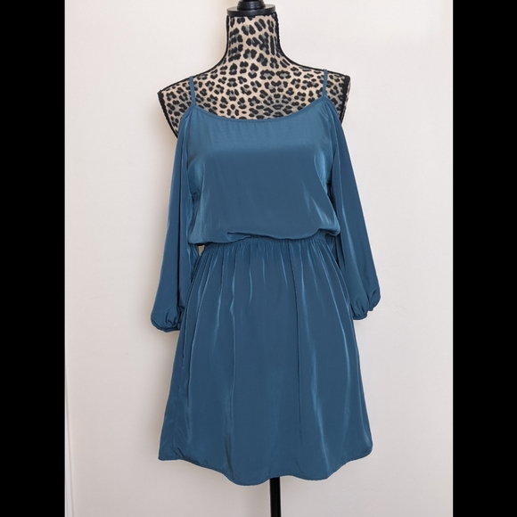 Everly Light blue cold shoulder dress Medium - Picture 3 of 6